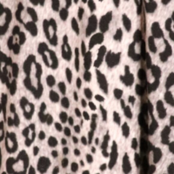 🎉4 FOR 💲10 WOMENS GREY ANIMAL PRINT LARGE SHIRT - Picture 3 of 4
